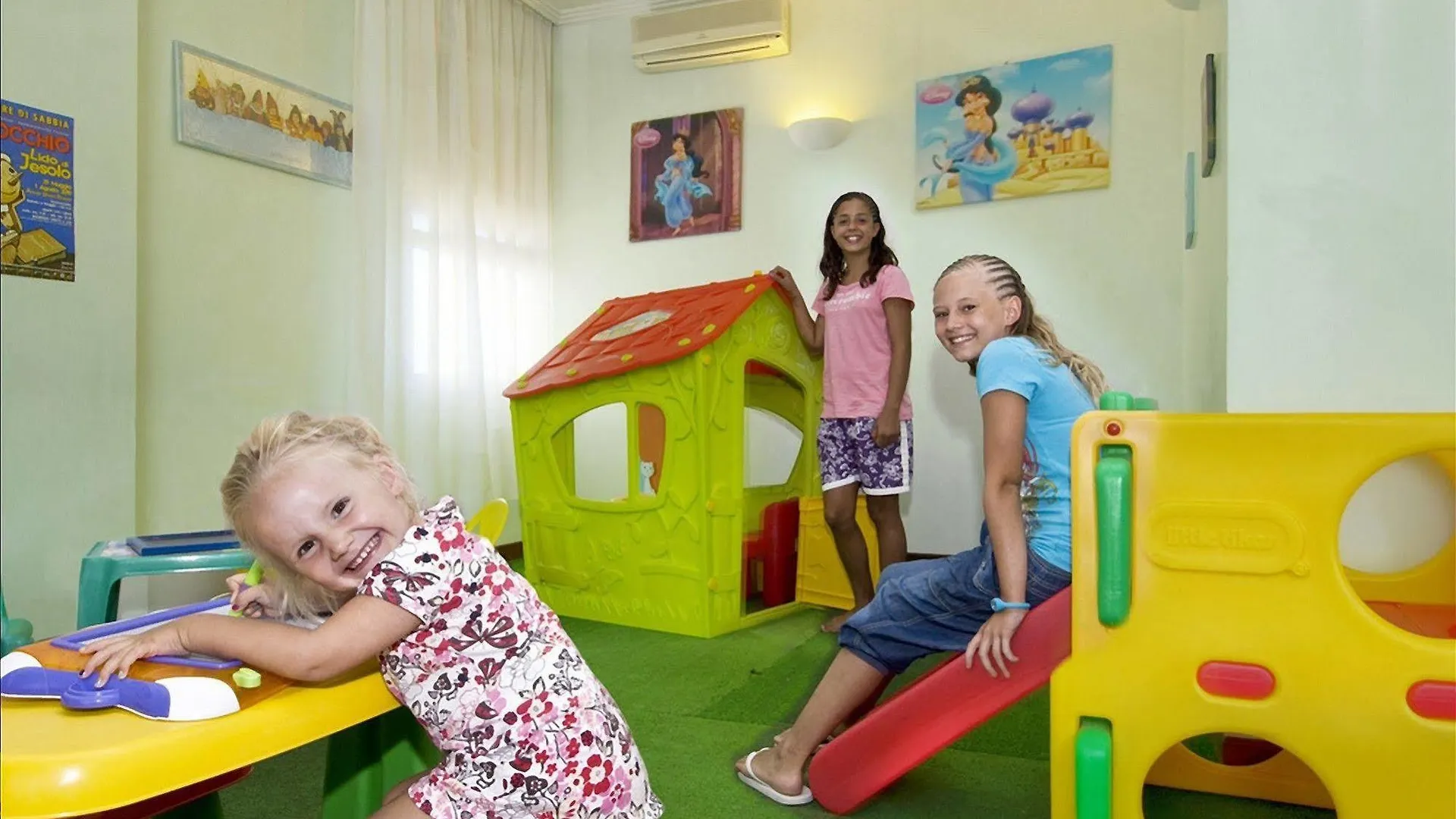 Hotel London Τζεσόλο Λίντο 3*,
