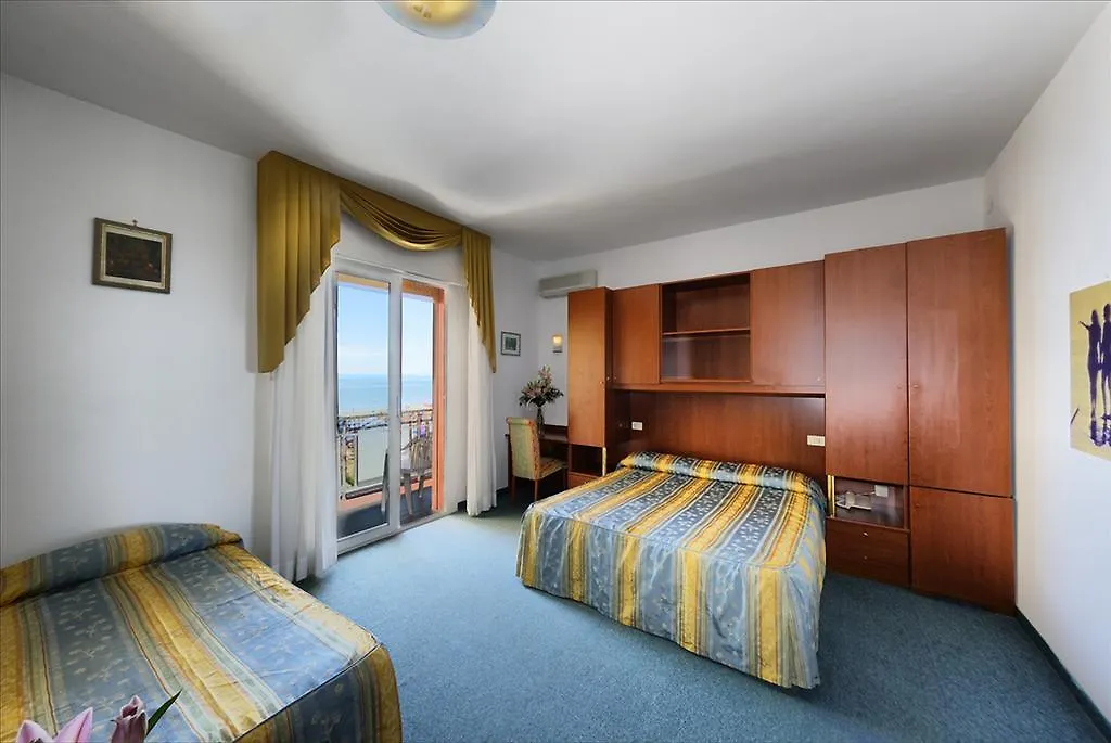 Hotel London リド・ディ・イエゾロ 3*,  イタリア